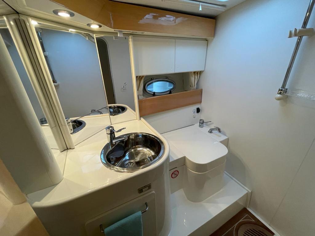 Cozy Yacht Lodge In Barcelona With Boat Tour Option Sant Adria de Besos Eksteriør bilde