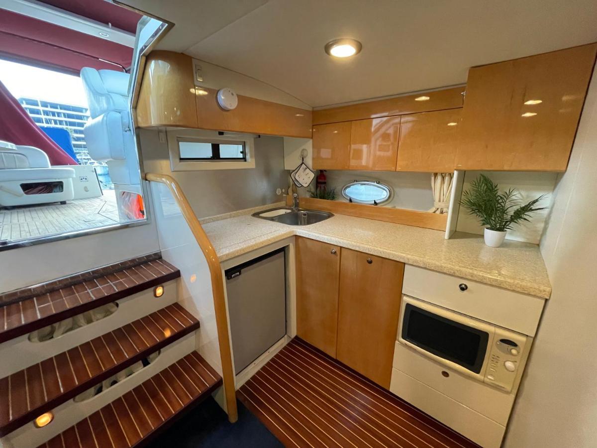 Cozy Yacht Lodge In Barcelona With Boat Tour Option Sant Adria de Besos Eksteriør bilde
