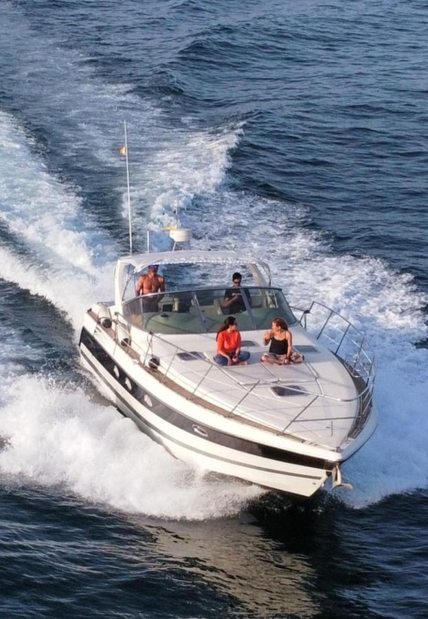 Cozy Yacht Lodge In Barcelona With Boat Tour Option Sant Adria de Besos Eksteriør bilde